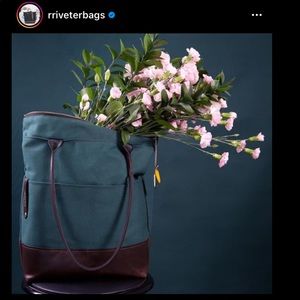 R Riveter Signature Grant tote bag in Juniper